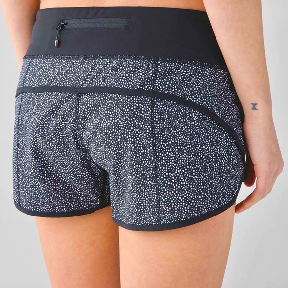 lululemon athletica Pants - lululemon Speed Short Size 4 in Freckle Flower Black White NWT